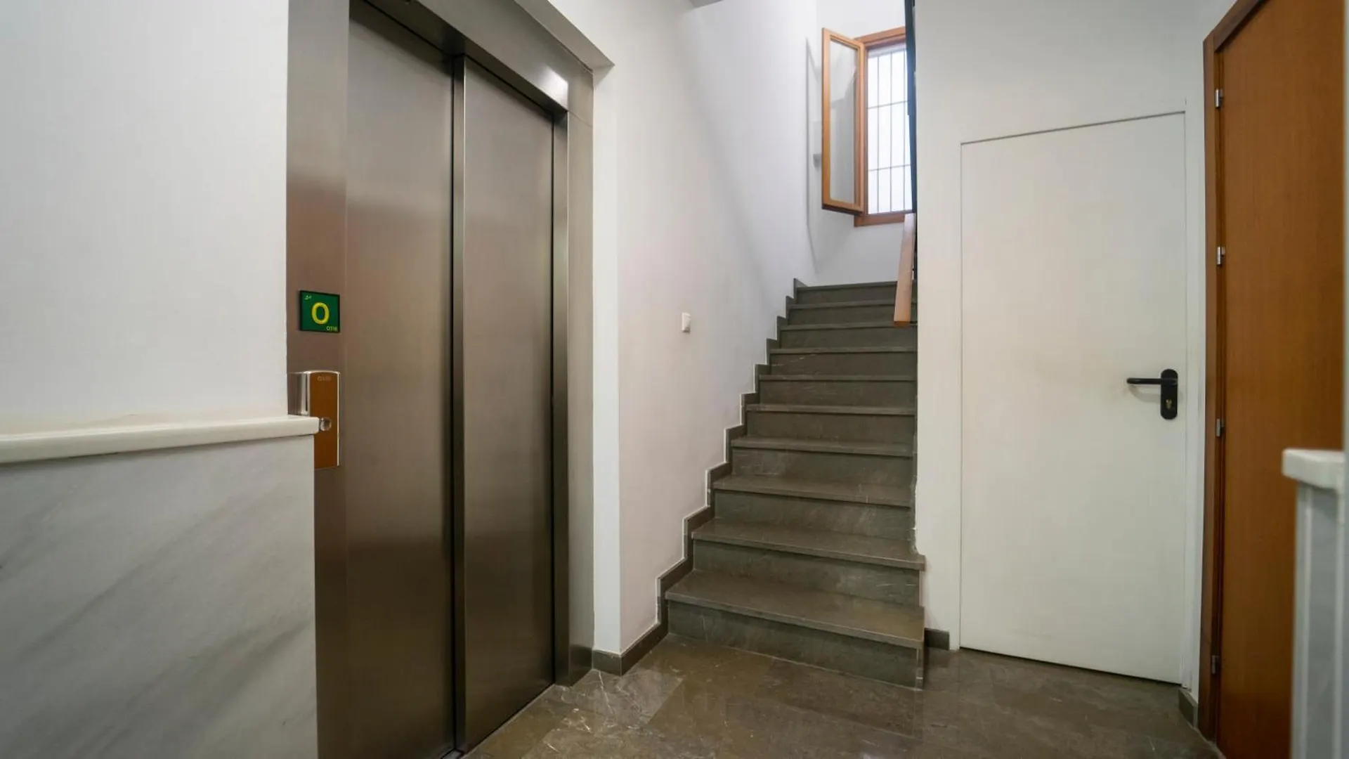 アパート グラナダAtico Duplex Terraza Privada Centroアパートメント スペイン
